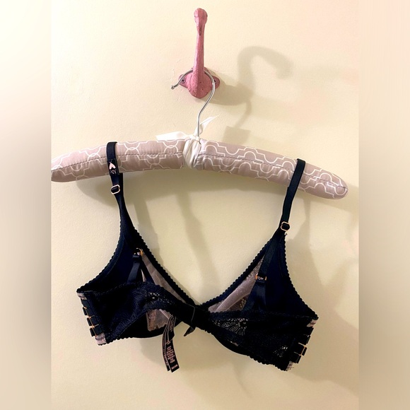 Victoria’s Secret Very Sexy Unlined Plunge Bra - Picture 3 of 5